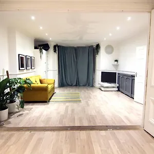 Spacious Multi-room London